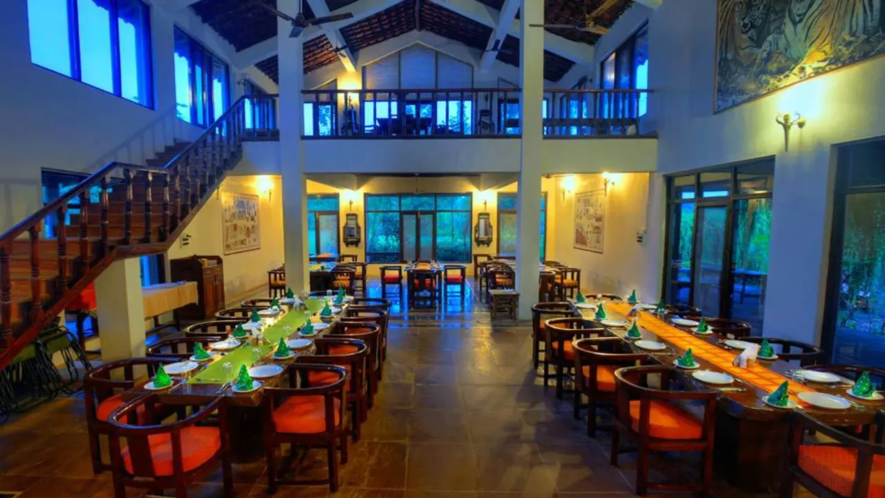 Chitvan Jungle Lodge, Kanha, interior dining