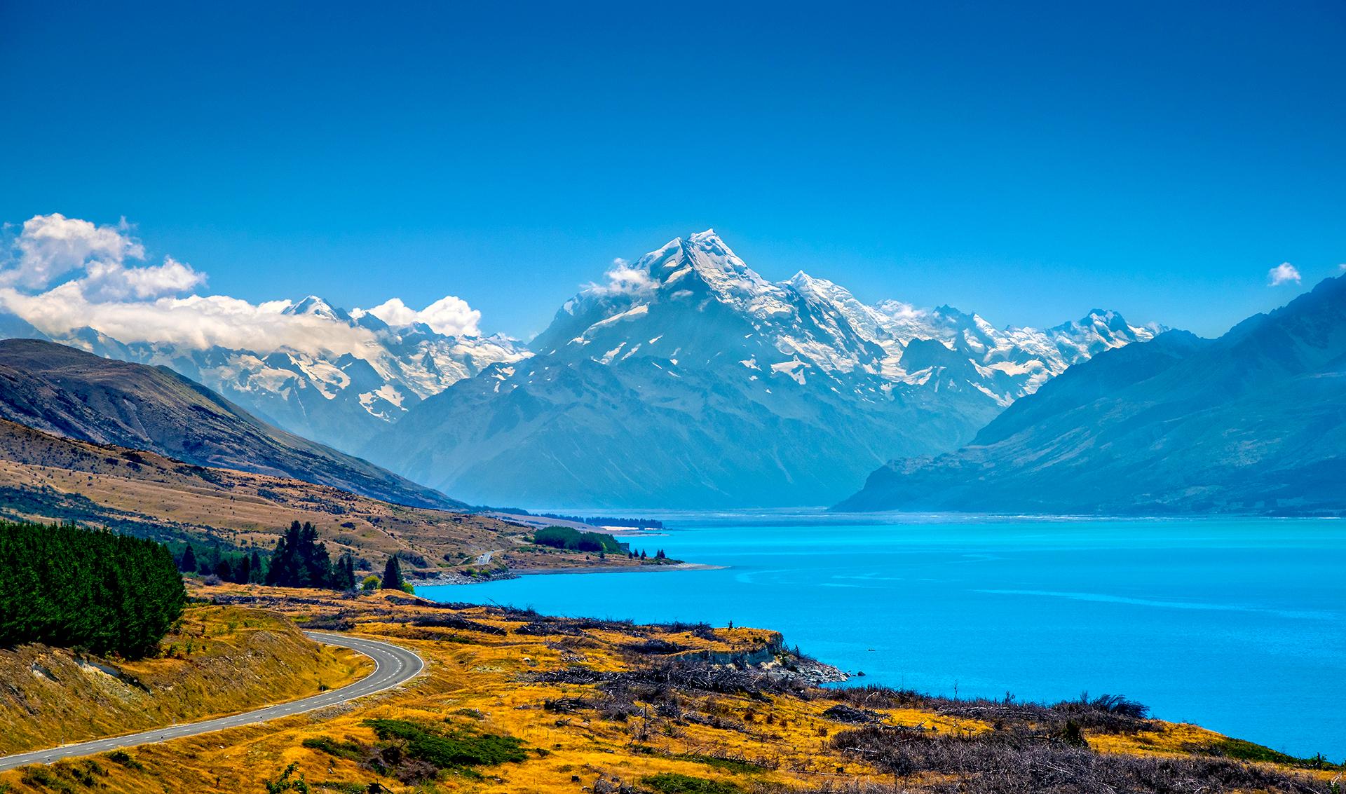 Mount Cook and Lake Pukaki, Otago, New Zealand